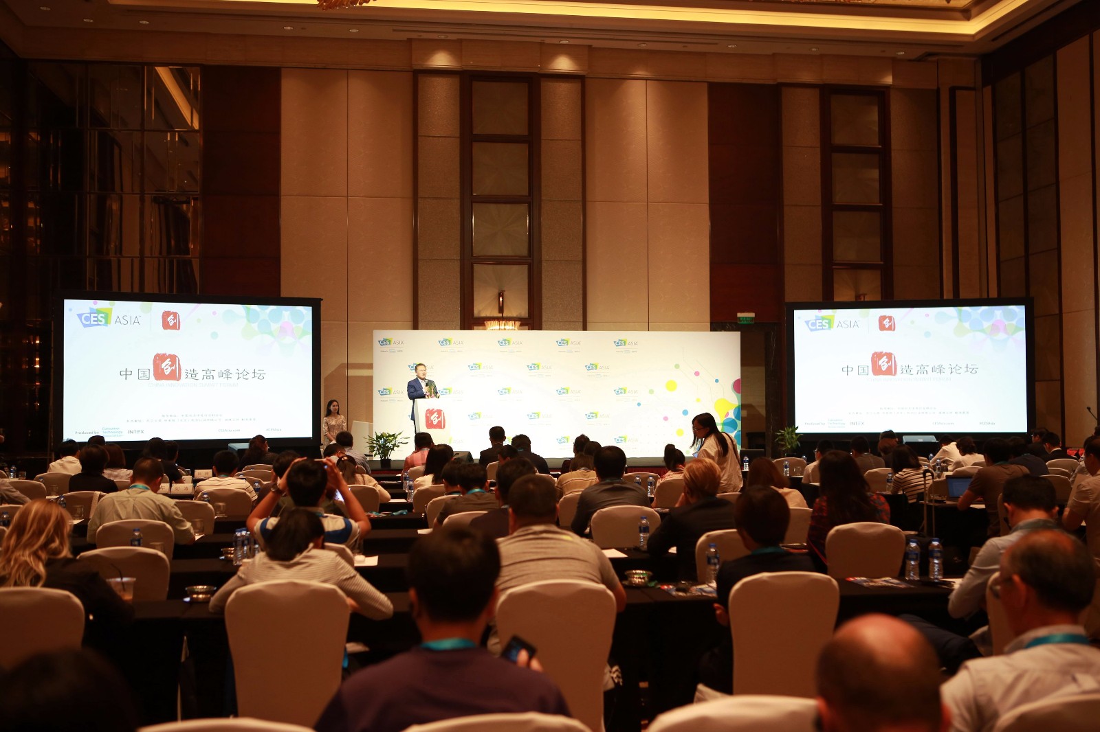 会议.jpg 会议.jpg