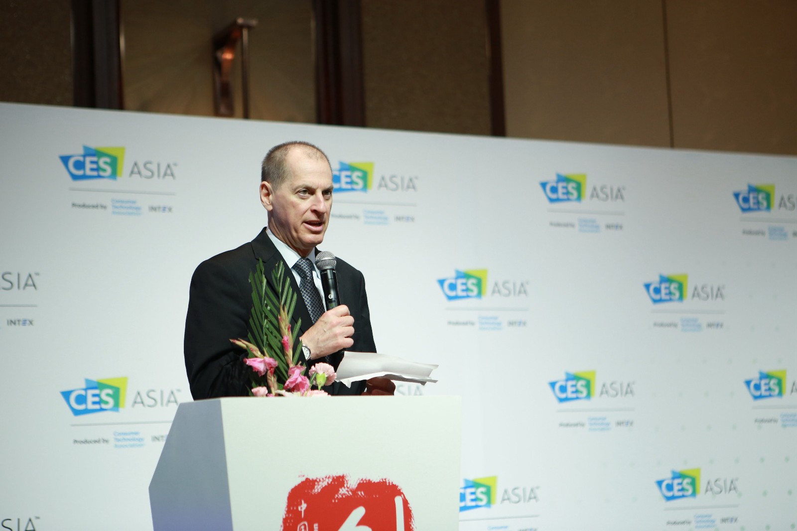 讲话_副本.jpg 讲话_副本.jpg