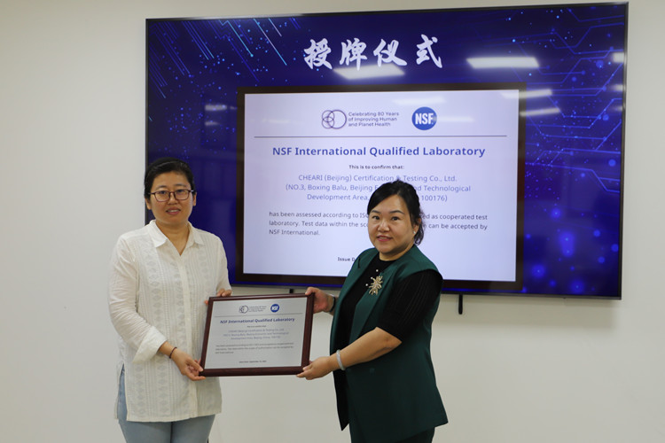 合影_副本.jpg 合影_副本.jpg