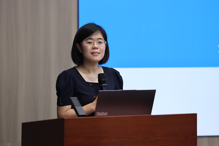 李伟.jpg 李伟.jpg