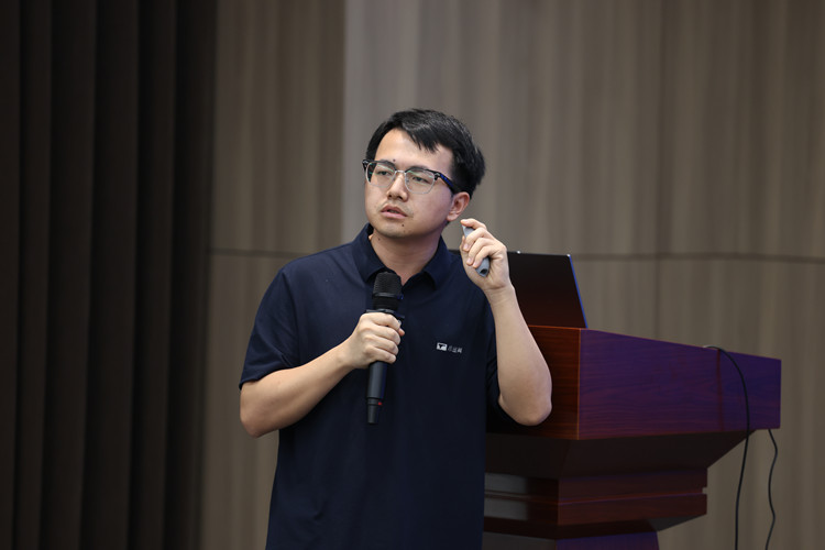 陈伟杰.jpg 陈伟杰.jpg